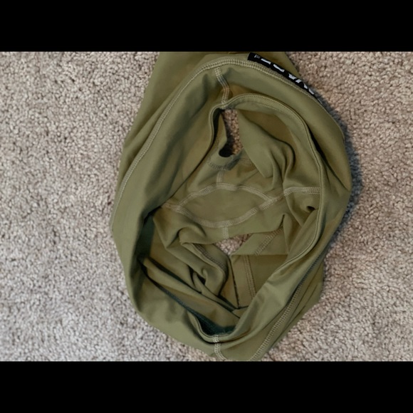 Savage Barbell Booty Shorts - size S - Picture 3 of 3